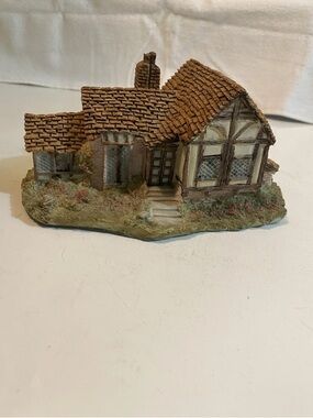 Americana Home Collection Figurine with Green Felt Base